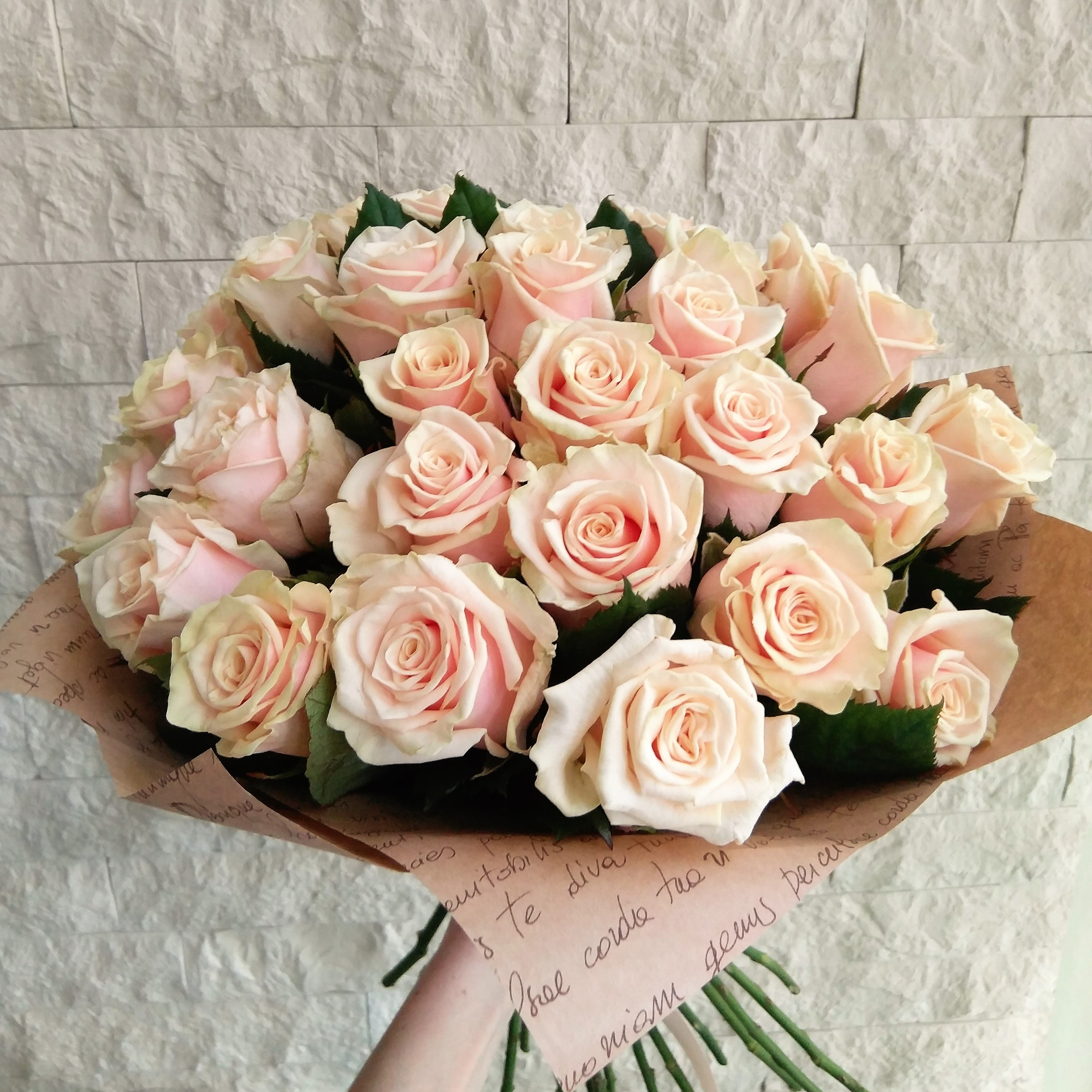 Какой же цвет у чайной розы ― Флорист-Экспресс
